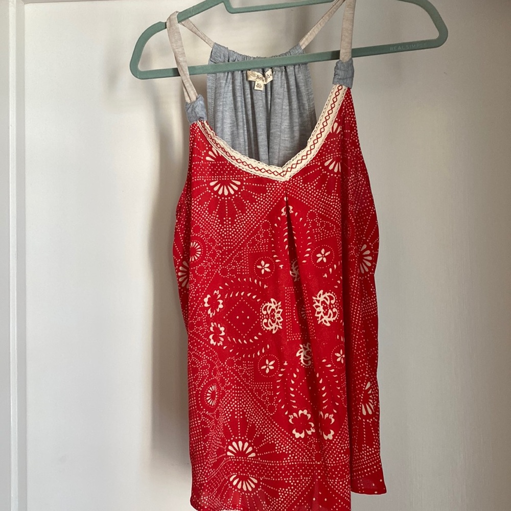 Rewind XL tank with gray jersey back and red slinky front